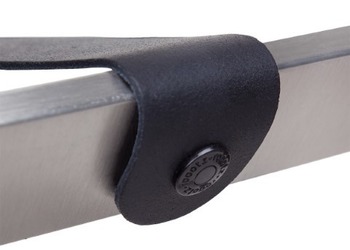 Stojak na bagaż R04S - przybliżenie na zapięcie pasów