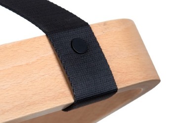 Stojak na bagaż R03 - przybliżenie na zapięcie pasów