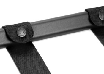Stojak na bagaż R05S - przybliżenie na zapięcie pasów